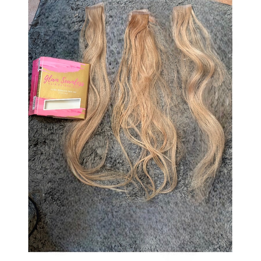 Glam Ultra Seamless tape-in exten 20” EUC 10pcs. Light Ash blonde/highlights